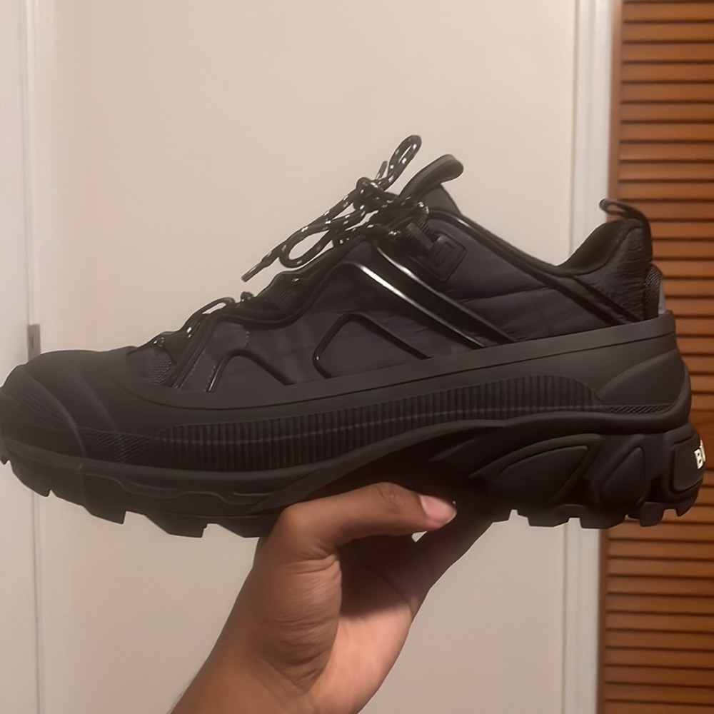 Burberry Shoes - Picture 4 of 6